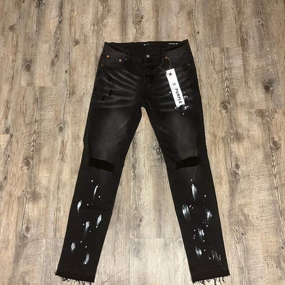 Distressed Black Men’s Jeans with Paint-Splatter Detail